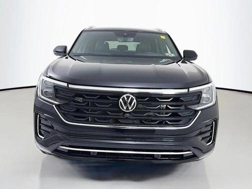 deep black pearl 2026 Volkswagen Atlas Cross Sport 2.0T SEL Premium