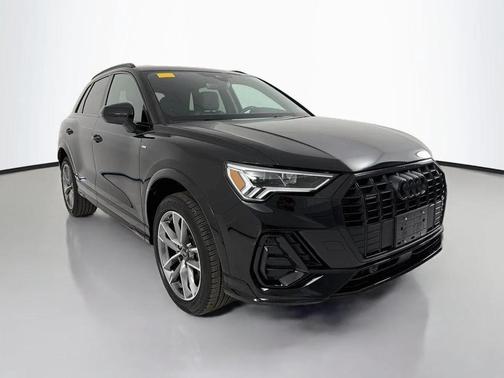 Mythos Black Metallic 2023 Audi Q3 Premium 45 TFSI S line quattro Tiptronic