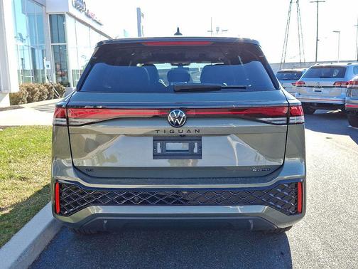 2026 Volkswagen Tiguan 2.0T SE R-Line Black 4MOTION