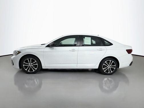 Pure White 2023 Volkswagen Jetta 1.5T Sport