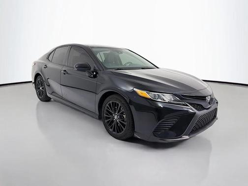 Midnight Black Metallic 2019 Toyota Camry SE