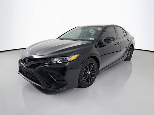 Midnight Black Metallic 2019 Toyota Camry SE
