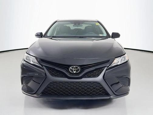 Midnight Black Metallic 2019 Toyota Camry SE
