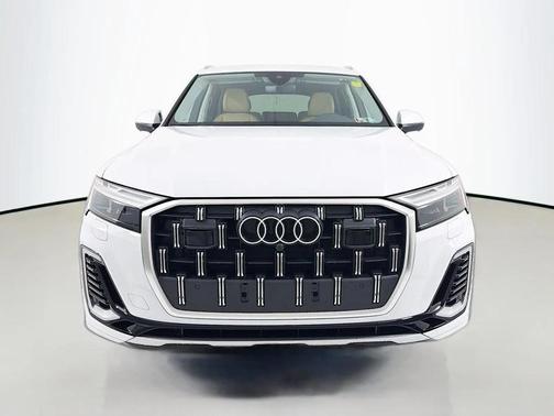 Glacier White Metallic 2026 Audi Q7 55 Premium Plus