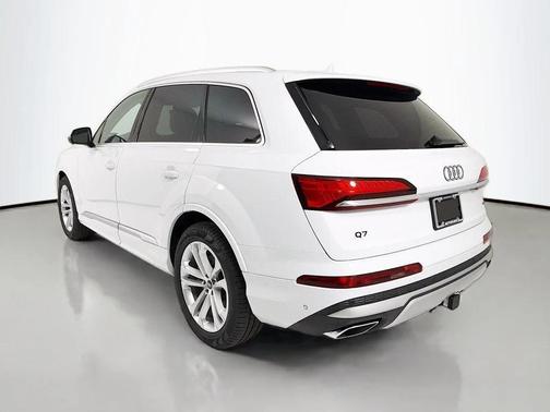 Glacier White Metallic 2026 Audi Q7 55 Premium Plus