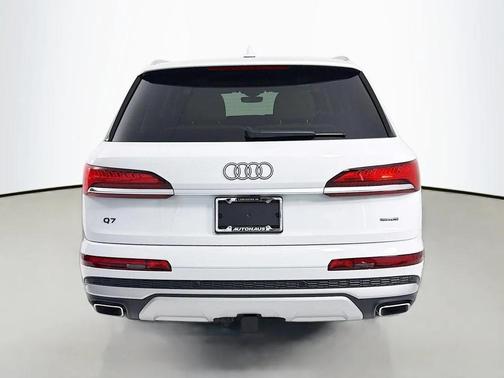Glacier White Metallic 2026 Audi Q7 55 Premium Plus