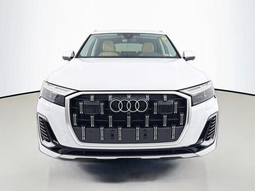 Glacier White Metallic 2026 Audi Q7 55 Premium Plus