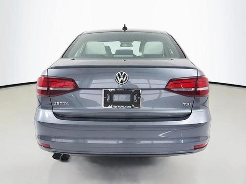 Platinum Gray Metallic 2016 Volkswagen Jetta 1.8T Sport