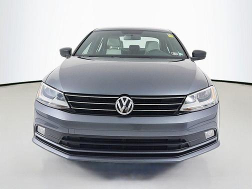 Platinum Gray Metallic 2016 Volkswagen Jetta 1.8T Sport