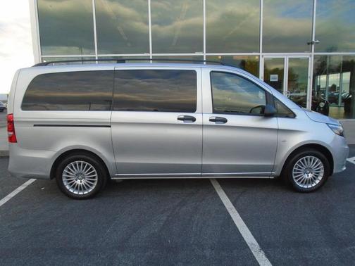 2018 Mercedes-Benz Metris Base