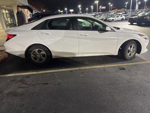 2023 Hyundai ELANTRA SE