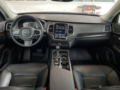 2019 Volvo XC90 T6 Momentum