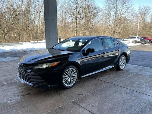 2020 Toyota Camry Hybrid XLE