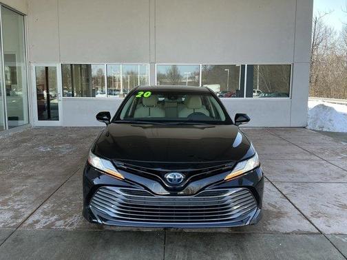 2020 Toyota Camry Hybrid XLE