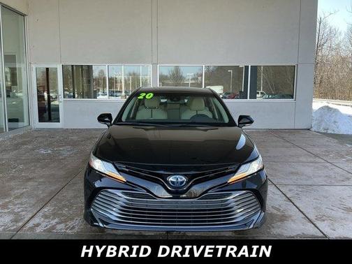 2020 Toyota Camry Hybrid XLE