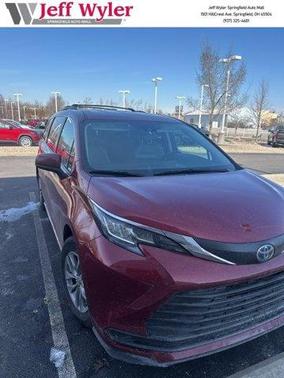 2022 Toyota Sienna LE