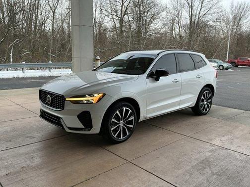 2023 Volvo XC60 B5 Plus Dark Theme