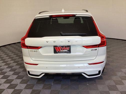 2023 Volvo XC60 B5 Plus Dark Theme