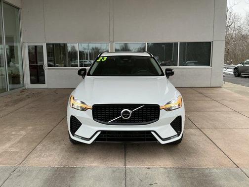 2023 Volvo XC60 B5 Plus Dark Theme