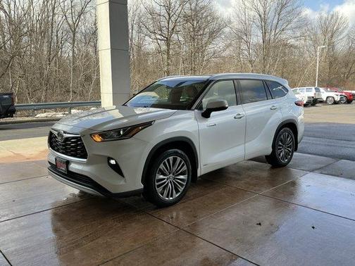2021 Toyota Highlander Hybrid Platinum