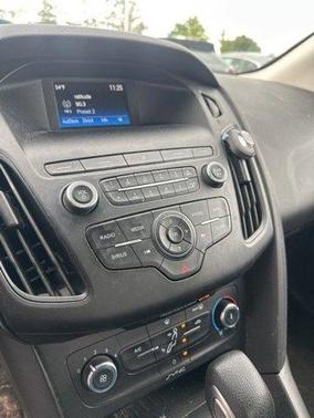 Oxford White 2018 Ford Focus SE
