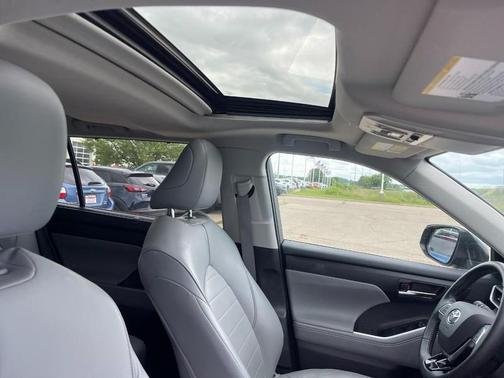 2020 Toyota Highlander Hybrid XLE