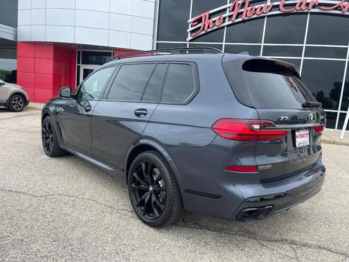 2022 BMW X7 M50i