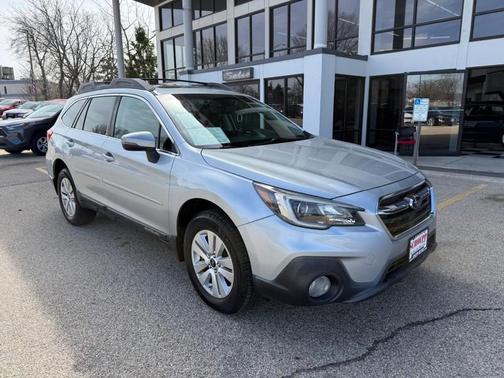 Ice Silver Metallic 2018 Subaru Outback 2.5i Premium