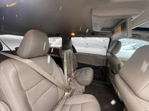 2018 Toyota Sienna XLE
