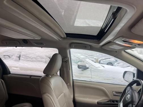 2018 Toyota Sienna XLE