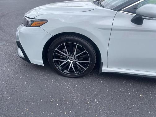 Ice Edge 2023 Toyota Camry SE