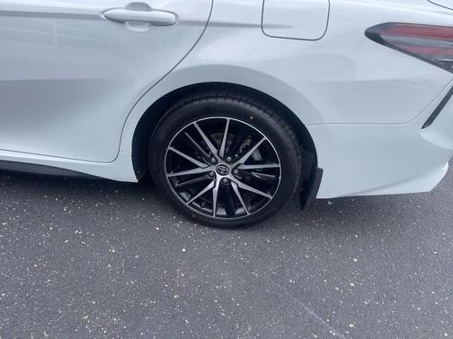 Ice Edge 2023 Toyota Camry SE