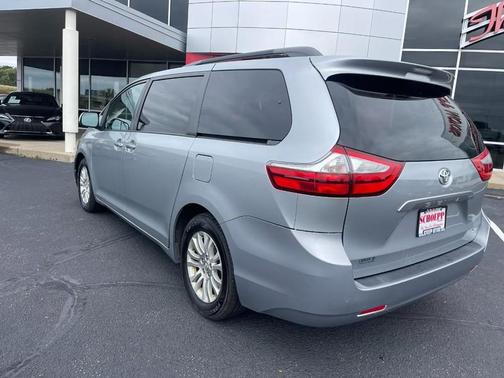 2016 Toyota Sienna XLE