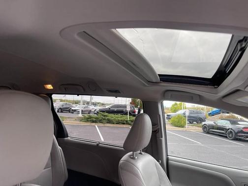 2016 Toyota Sienna XLE