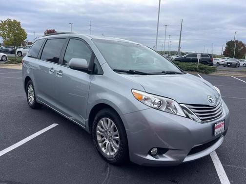 2016 Toyota Sienna XLE