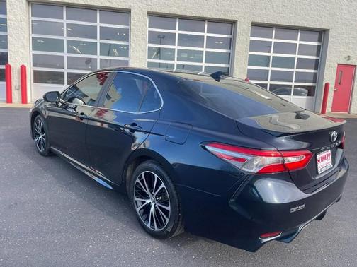 2019 Toyota Camry Auto (Natl)