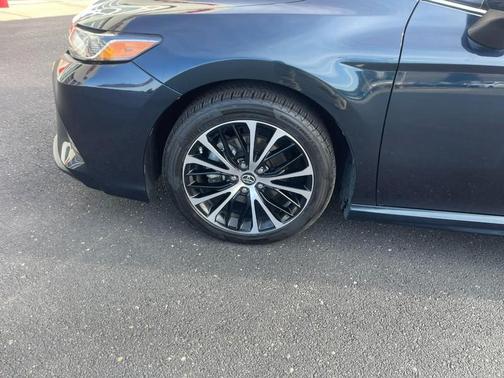 2019 Toyota Camry Auto (Natl)