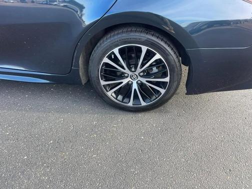 2019 Toyota Camry Auto (Natl)