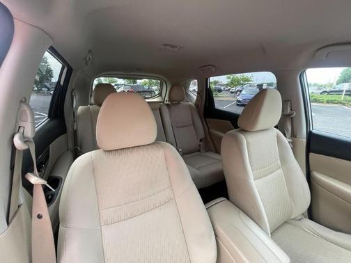 WHITE 2017 Nissan Rogue SV