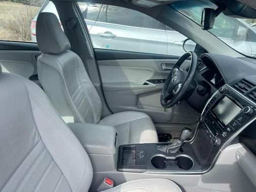 Celestial Silver Metallic 2015 Toyota Camry XLE