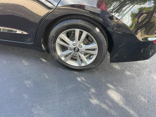 2017 Hyundai ELANTRA Value Edition