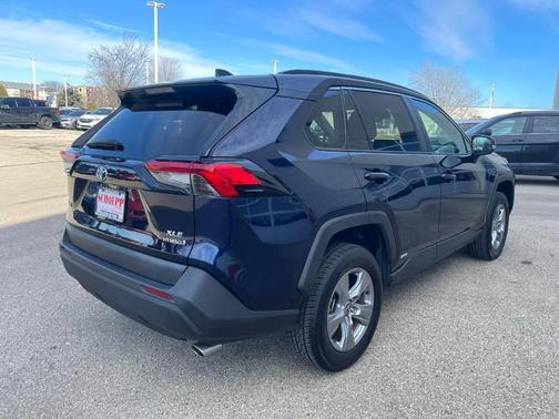 2022 Toyota RAV4 Hybrid XLE