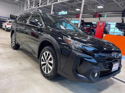Crystal Black Silica 2023 Subaru Outback Premium