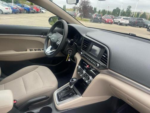 2020 Hyundai ELANTRA SE