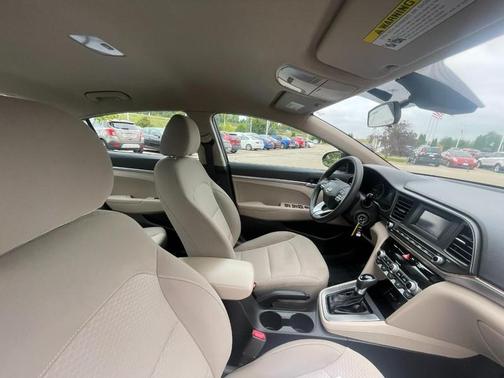 2020 Hyundai ELANTRA SE
