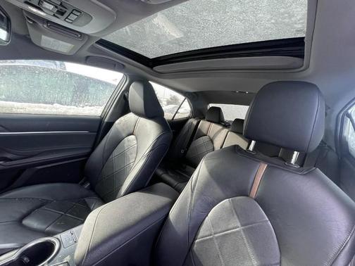 2018 Toyota Camry Hybrid XLE