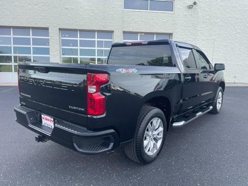 Black 2022 Chevrolet Silverado 1500 Custom