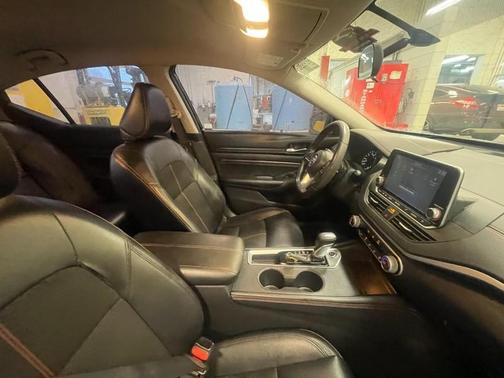 Super Black 2019 Nissan Altima 2.5 SR