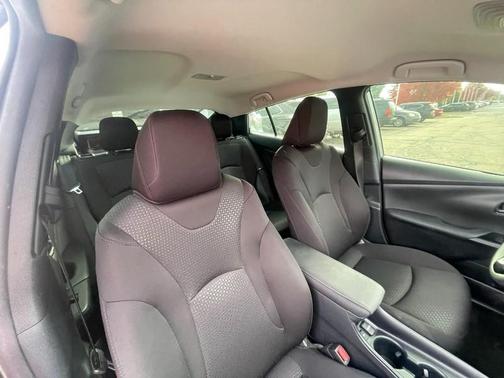 2022 Toyota Prius LE