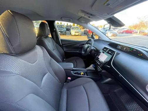 2022 Toyota Prius LE